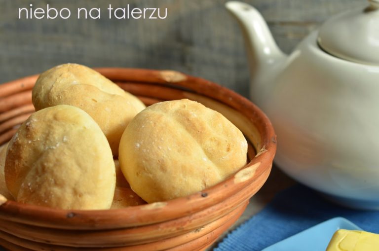 Najlepsze domowe bułeczki niebo na talerzu