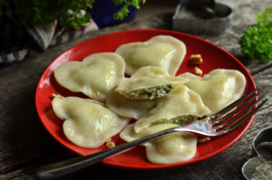 pierogi trzy sery ze szpinakiem