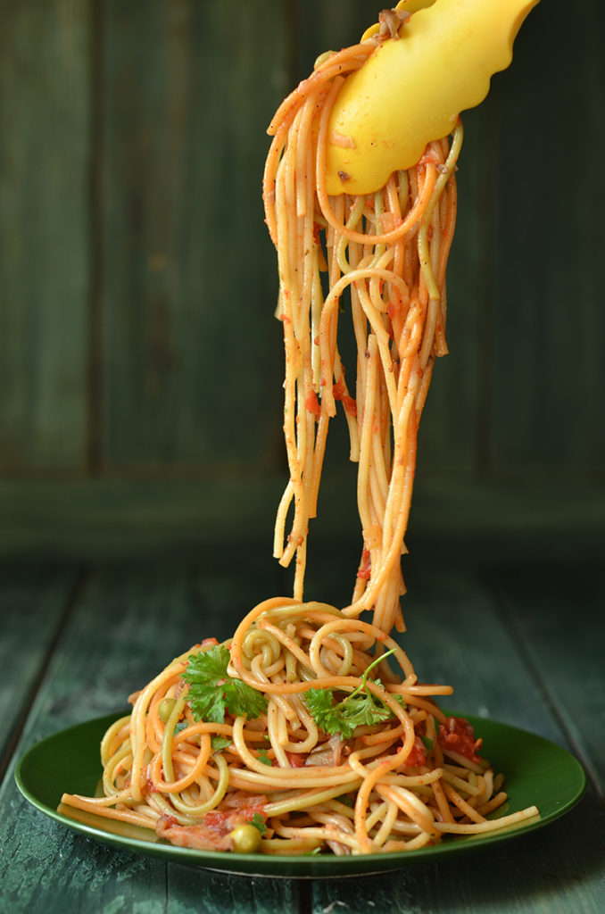 spaghetti z boczniakami w pomidorach 