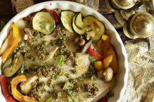 Ryba pieczona z pesto i warzywami