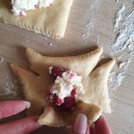 puszyste drożdżówki z serem i malinami