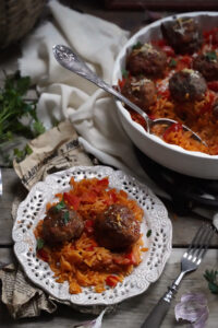 zapiekanka z makaronu orzo z pulpecikami