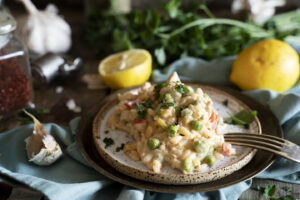 makaron orzo z kurczakiem i zielonym groszkiem