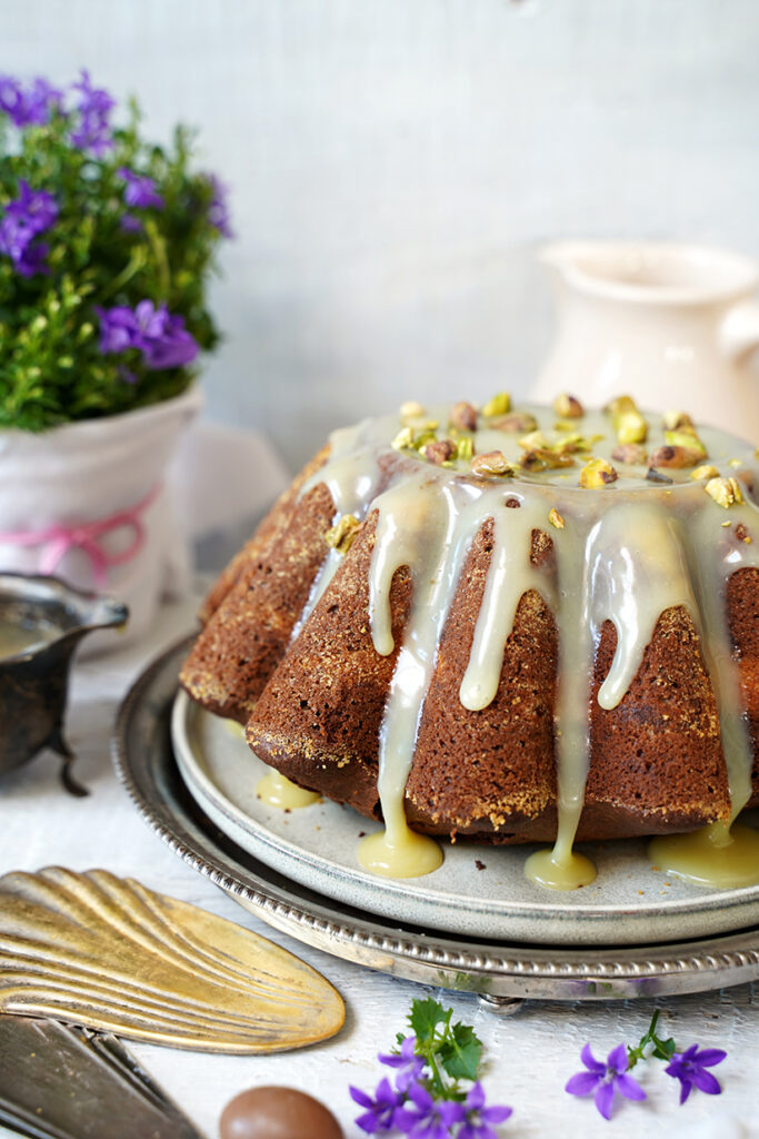 babka czekoladowa z serem, pistacjami i białą czekoladą