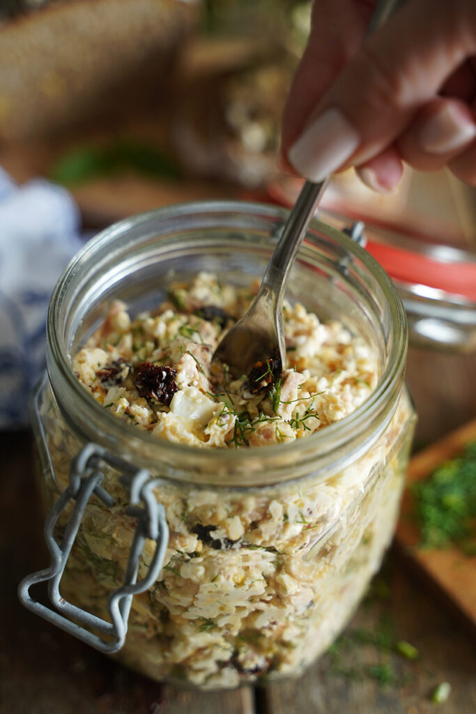 pasta z jajek i tuńczyka