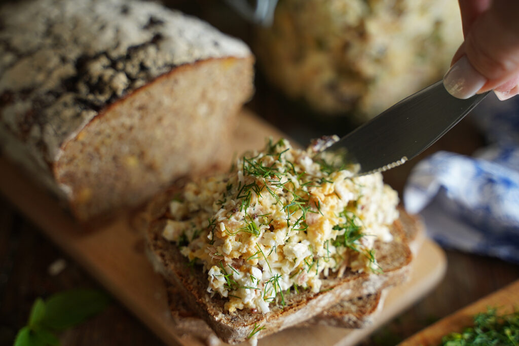 pasta z jajek i tuńczyka