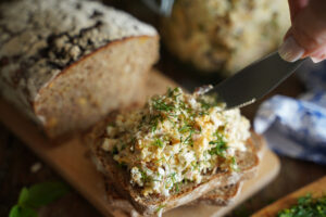 pasta z jajek i tuńczyka