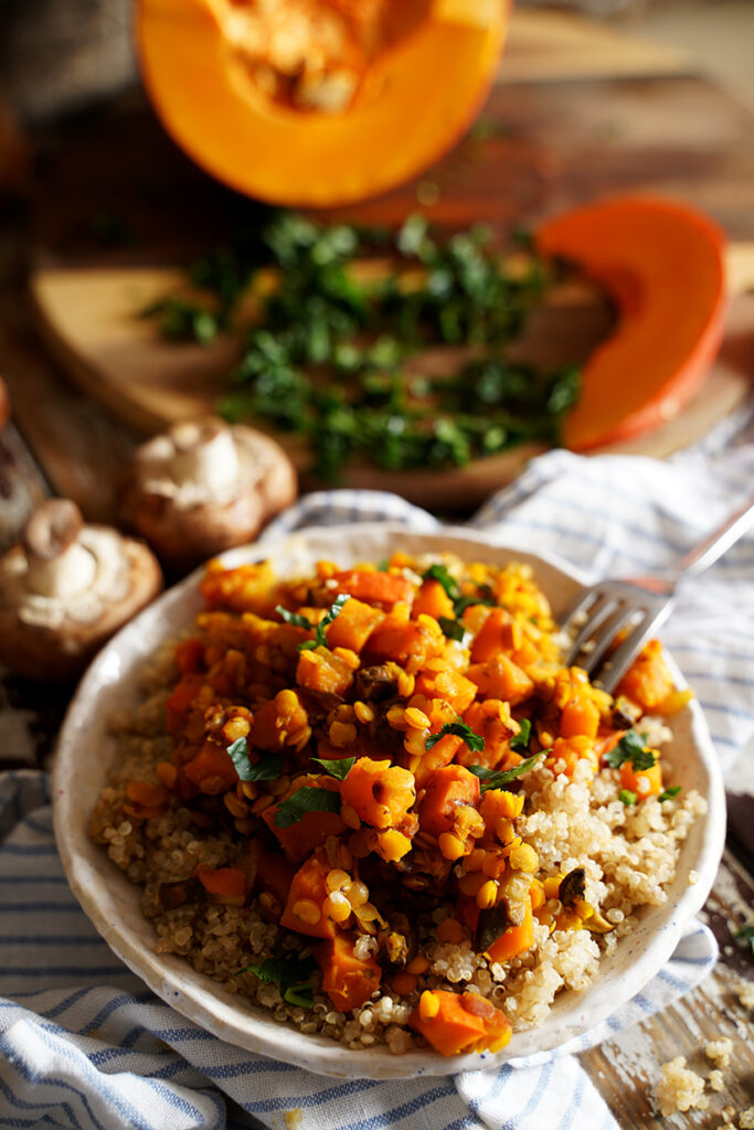 kasza z dynią, czerwoną soczewicą i pieczarkami