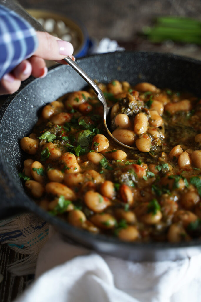 fasola ze szpinakiem i suszonymi pomidorami