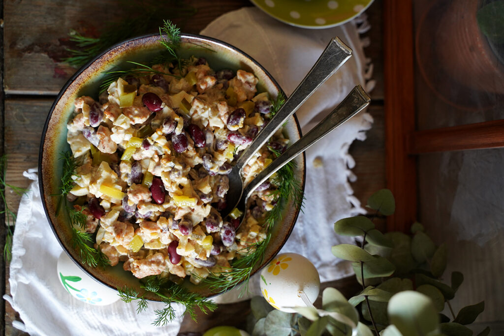 łatwa sałatka kurczakiem i czerwoną fasolą