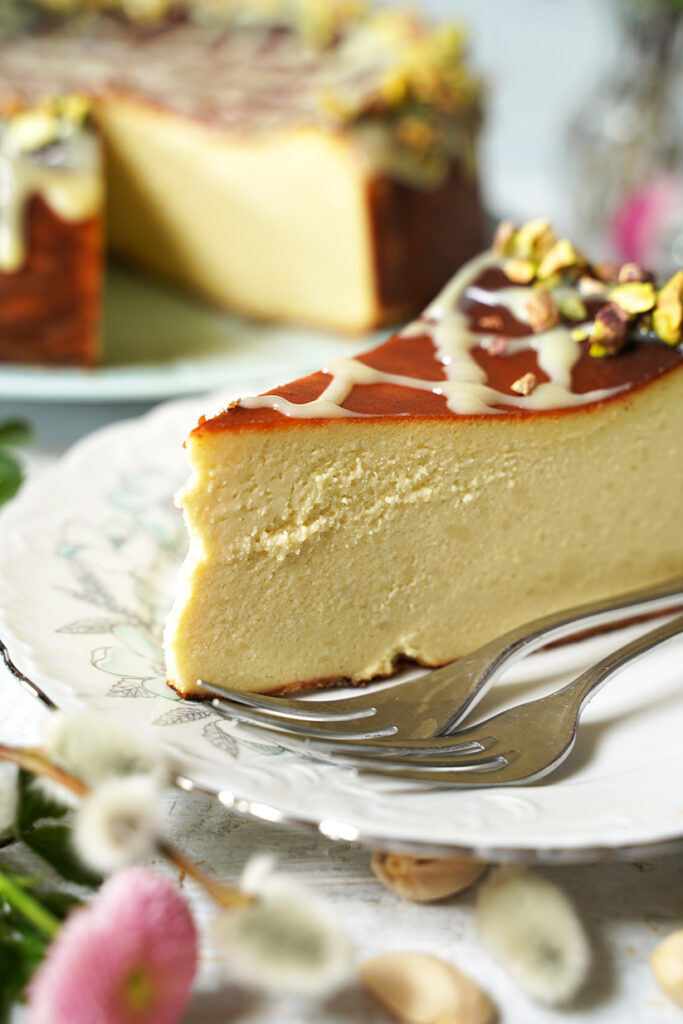 sernik baskijski pistacjowy