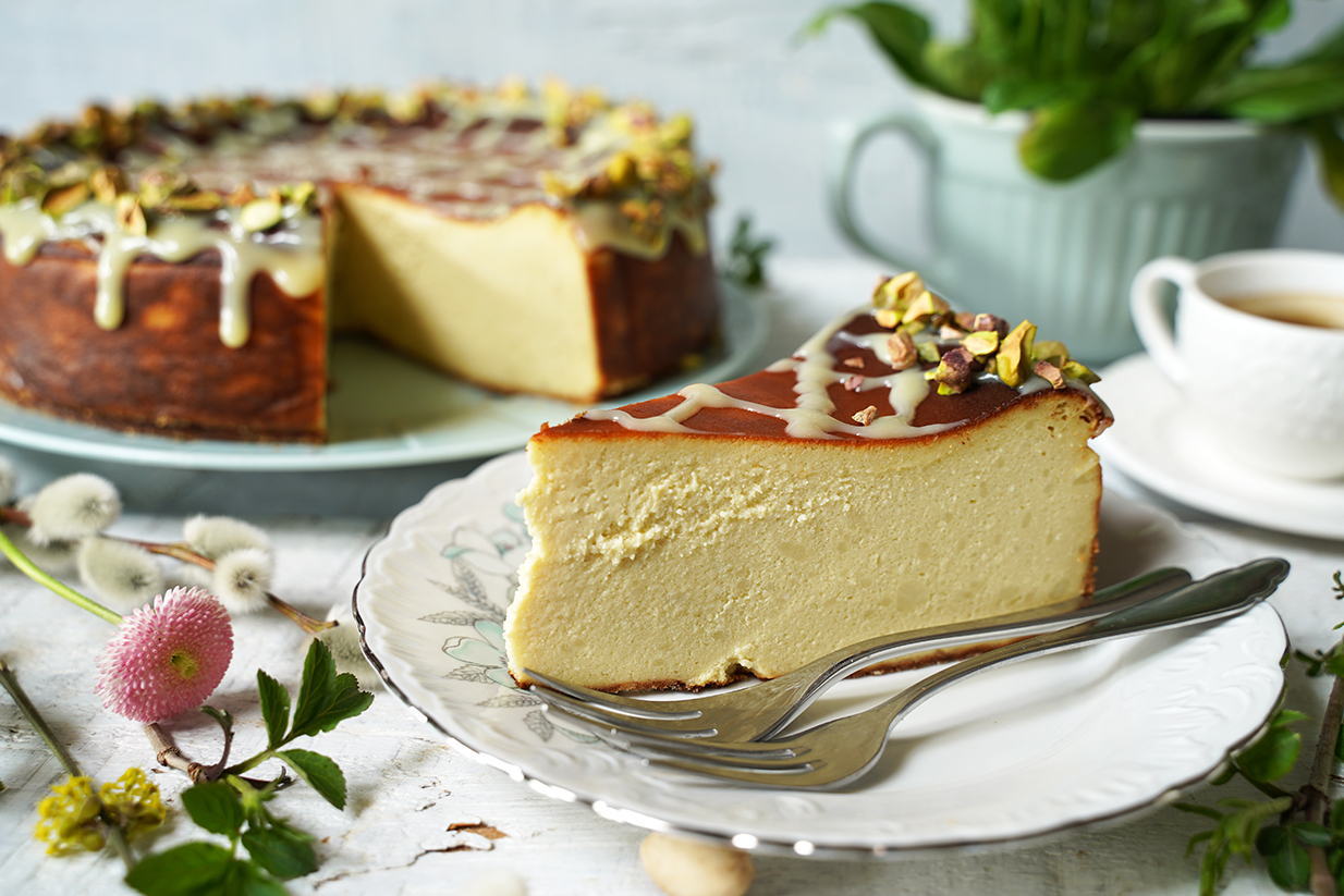 sernik baskijski pistacjowy