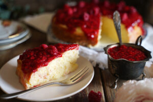 sernik kokosowy z malinami