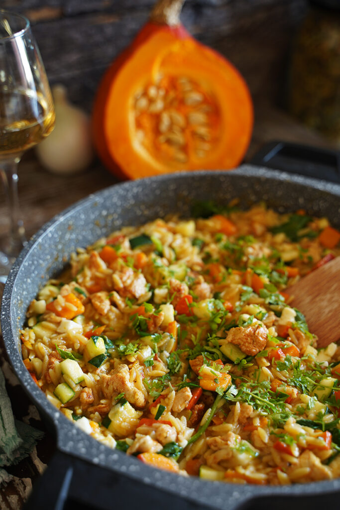 makaron orzo z dynią i cukinią
